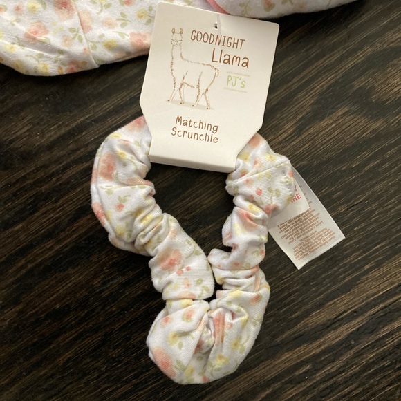 Girls Floral PJ Set with Scrunchie Size 3T - Picture 5 of 8